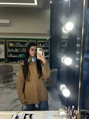 Nika La Thumbnail Picture