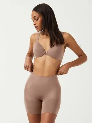 Nike Pro Thumbnail Picture