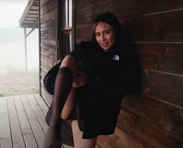 Niki Zefanya Thumbnail Picture