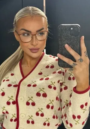 Nikita Reign Thumbnail Picture