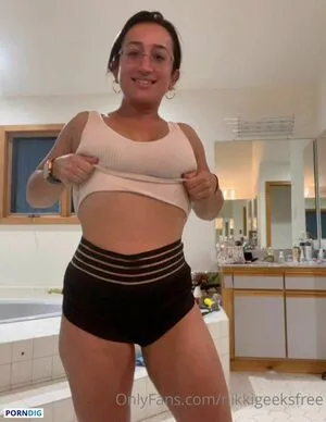 NikkiGeeks Thumbnail Picture