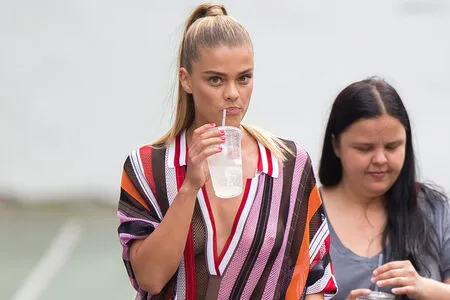 Nina Agdal Thumbnail Picture