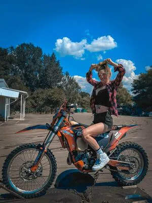 Nina Danilyuk Thumbnail Picture