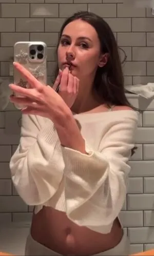Nina Flash Thumbnail Picture