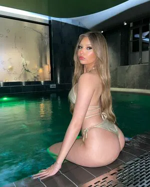 Nina Rz Thumbnail Picture