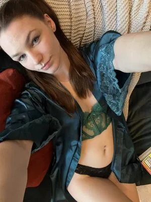 Nomi Teee Thumbnail Picture