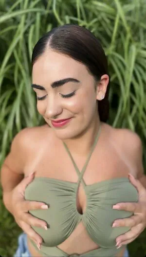 Olivia Veronica Corr Thumbnail Picture