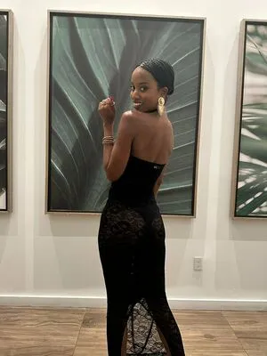 Onlybombshell Thumbnail Picture