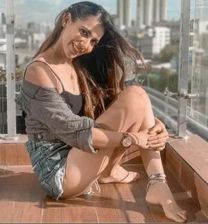 Palak Purswani Thumbnail Picture