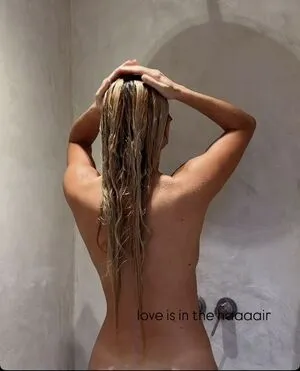 Pamela Reif Thumbnail Picture