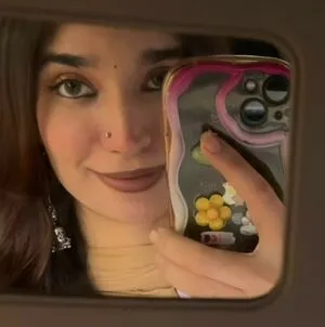 Pankhuri Thumbnail Picture
