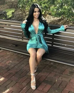 Paola Duque Thumbnail Picture