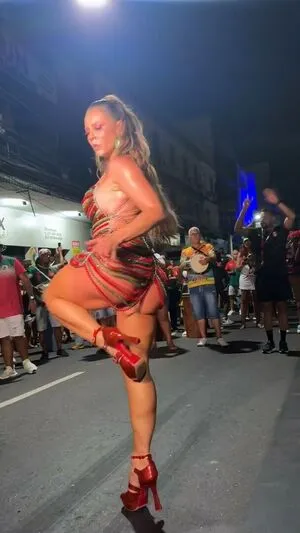 Paolla Oliveira Thumbnail Picture
