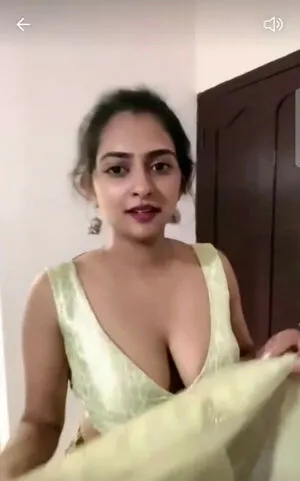 Parvathy Arun Thumbnail Picture