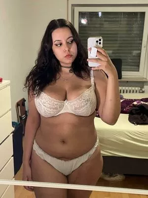 Peachyara Thumbnail Picture