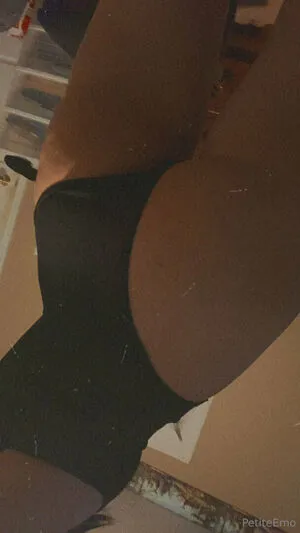 Petiteemo049 OnlyFans Leaked Free Thumbnail Picture - #SWOyLYNDZc