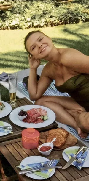 Phoebe Roberts Profile Thumbnail