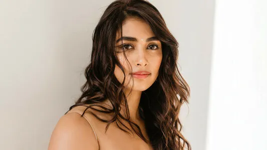 Pooja Hegde Thumbnail Picture
