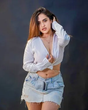 Prajakta Dusane Thumbnail Picture