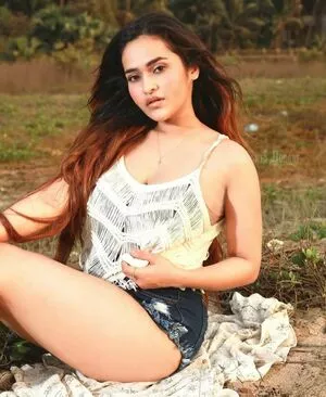 Prajakta Dusane Thumbnail Picture