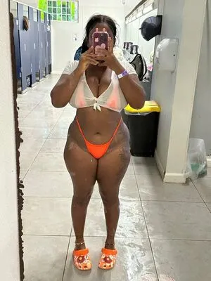 Pretty Thickaz OnlyFans Leaked Free Thumbnail Picture - #AFyV4Ztkj1
