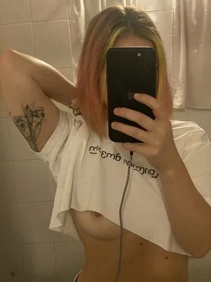 Prosecco Girl Thumbnail Picture