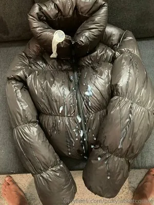 Puffyjacketcouple Thumbnail Picture