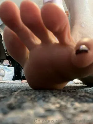 Qsladygiant Thumbnail Picture