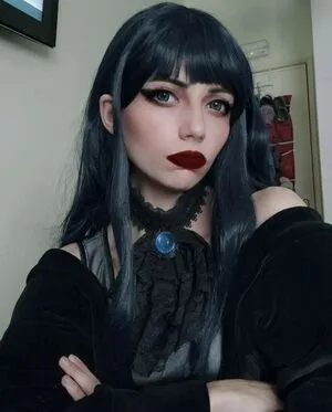 Queen Adrya Thumbnail Picture