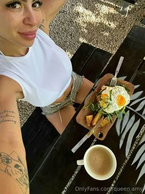 Queen Amy Thumbnail Picture