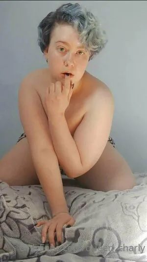Queen Charly Thumbnail Picture