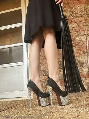Queen Tee K Thumbnail Picture
