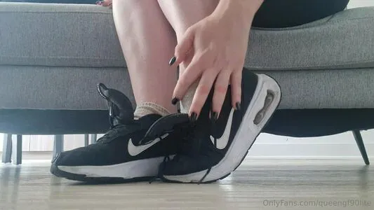 Queengf90lite Thumbnail Picture