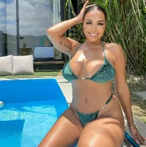 Queenpatrona Thumbnail Picture