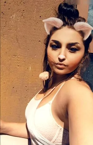 Rabiya Glhan Thumbnail Picture