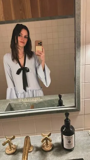 Rachel Bilson Thumbnail Picture