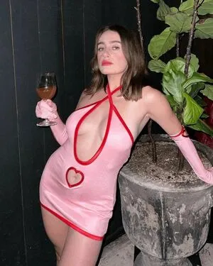 Rachel Sennott Thumbnail Picture