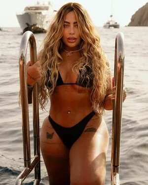 Rafaella Santos Thumbnail Picture