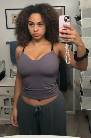 Raina Morris Thumbnail Picture