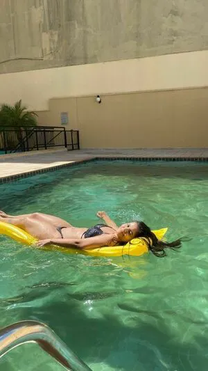 Raphaela Nascimento Thumbnail Picture