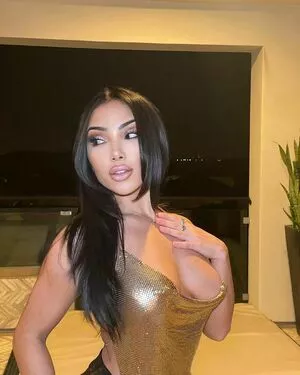 Raquel Symons Profile Thumbnail