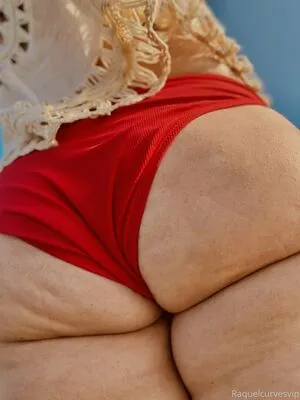 Raquelxcurves Thumbnail Picture