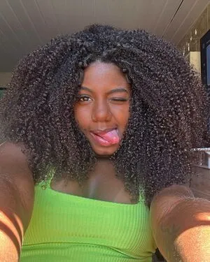Rayane Santos Thumbnail Picture