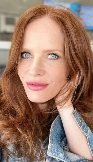 Rebecca Mader Thumbnail Picture
