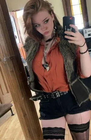Redd Kitty Thumbnail Picture