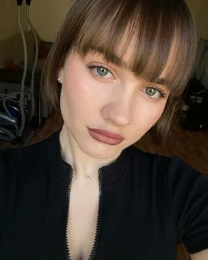 Regina Rodnova Thumbnail Picture
