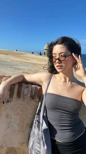 Reina Hardesty Thumbnail Picture