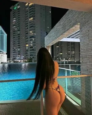 Renata Novaess Thumbnail Picture