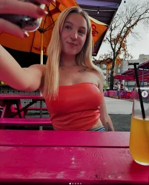 Renee Miller Thumbnail Picture