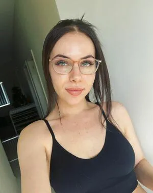 Reyeslie Thumbnail Picture